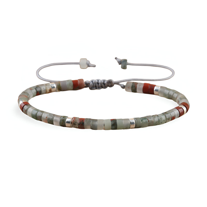 Bracelet mixte en perles heishi gris et jaspe sanguin avec fermoir coulissant noir.