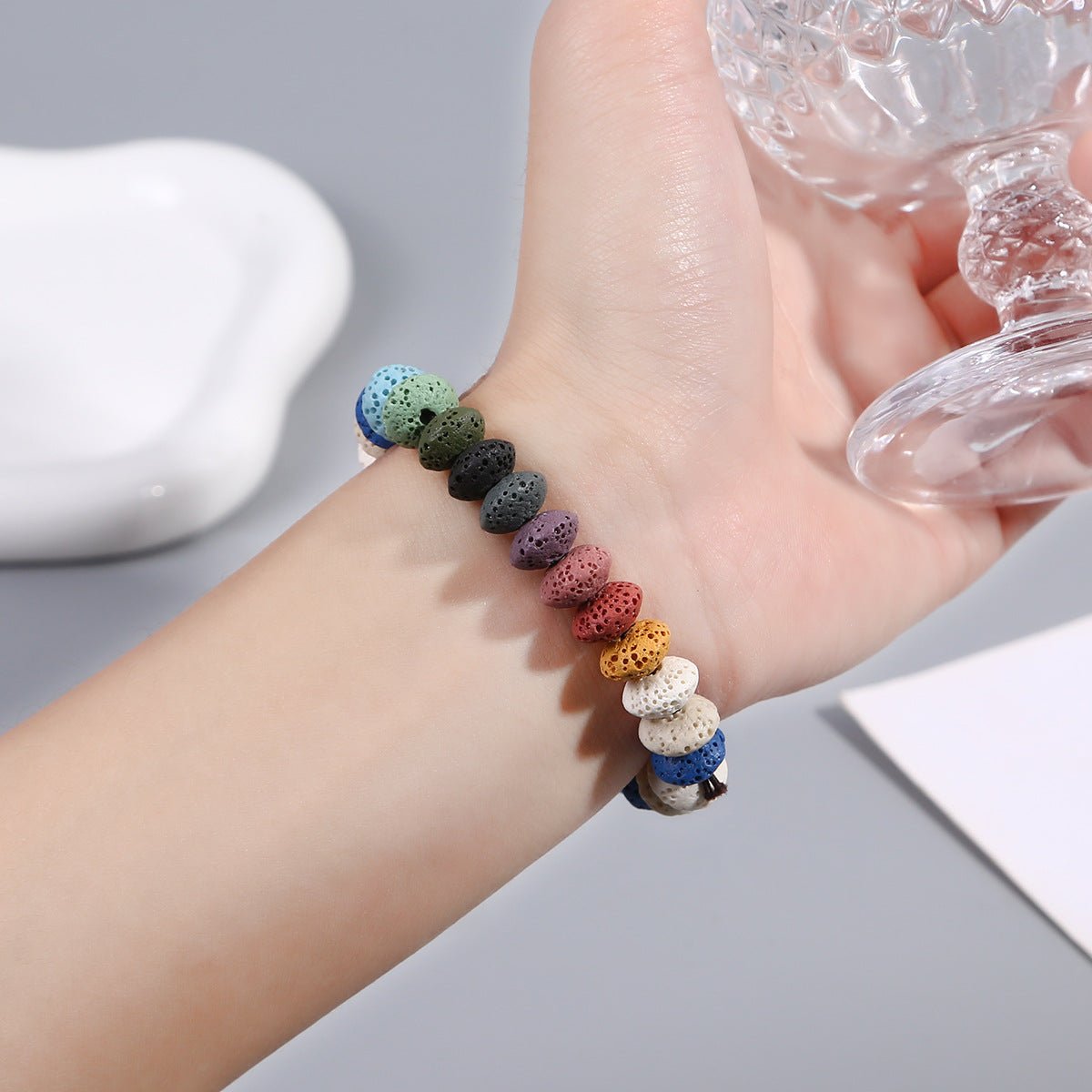 Bracelet en perles volcanique multicolore, élastique, bien être naturel, modèle Larmy - La Boutique du Bracelet