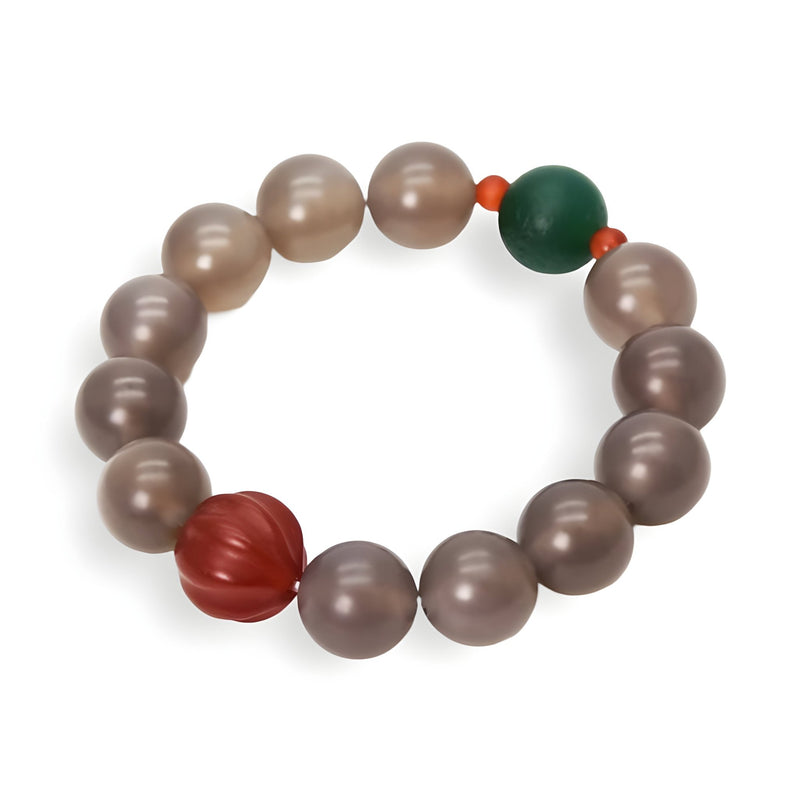 Bracelet mixte perles agate grises, une perle verte et deux petites perles orange, style méditation.