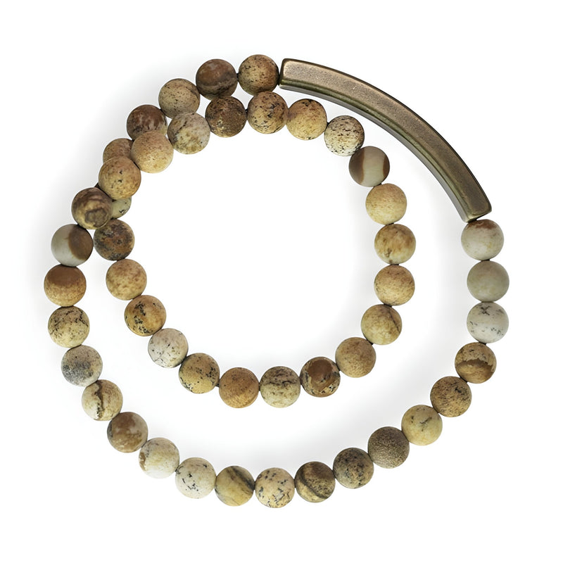 Bracelet mixte perles en pierre volcanique marron clair et fermoir cuivre courbé.