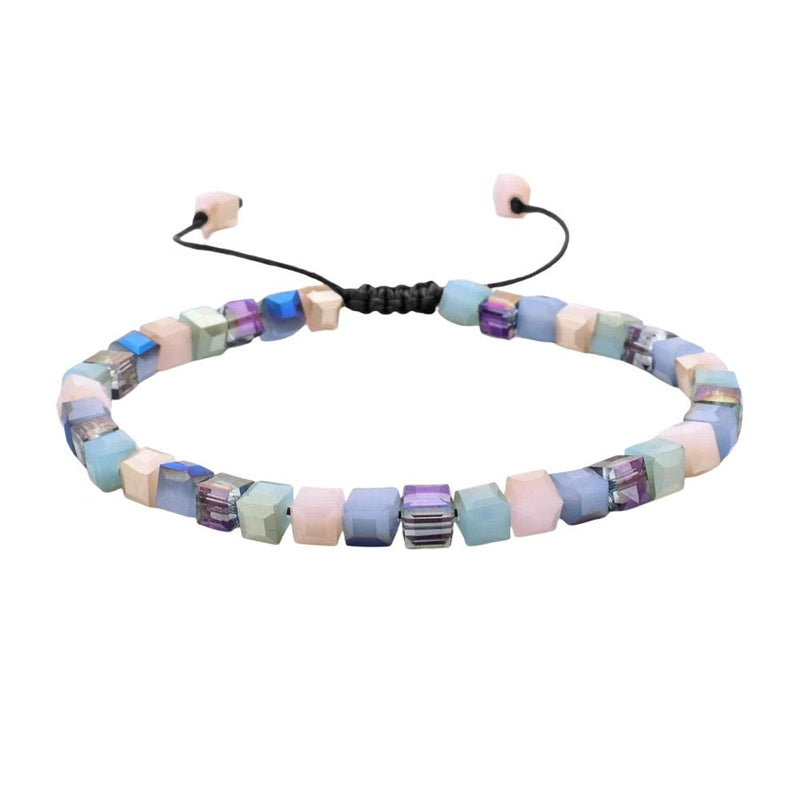 Bracelet ajustable en cordon noir avec perles carrées multicolores en pierres de cristal.