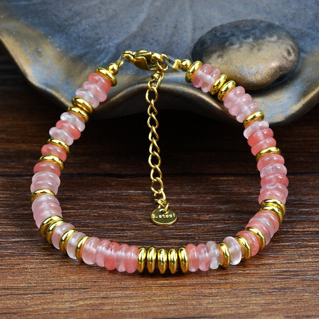 Bracelet femme perles de cristal rose et dorées finition chaîne ajustable sur bois.
