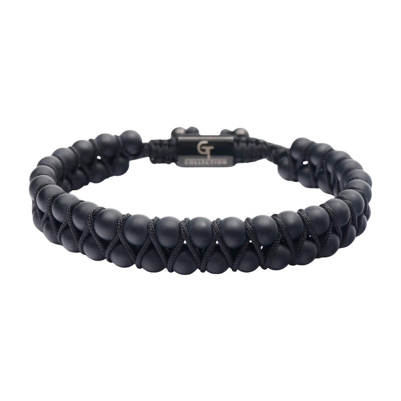 Bracelet double rang en pierres noires mates, encordé avec fermoir métallique noir gravé.