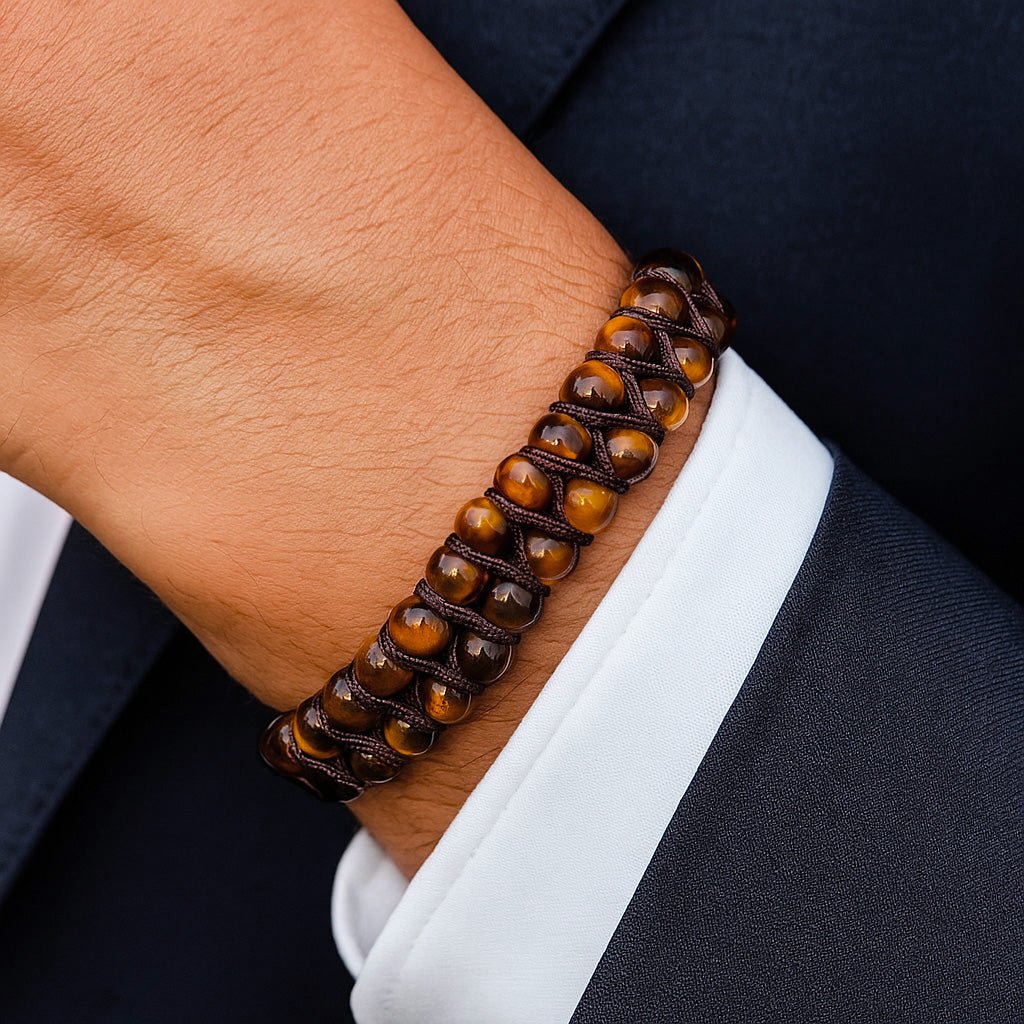 Bracelet double rang en pierres naturelles œil de tigre, cordage marron foncé, style masculin élégant.