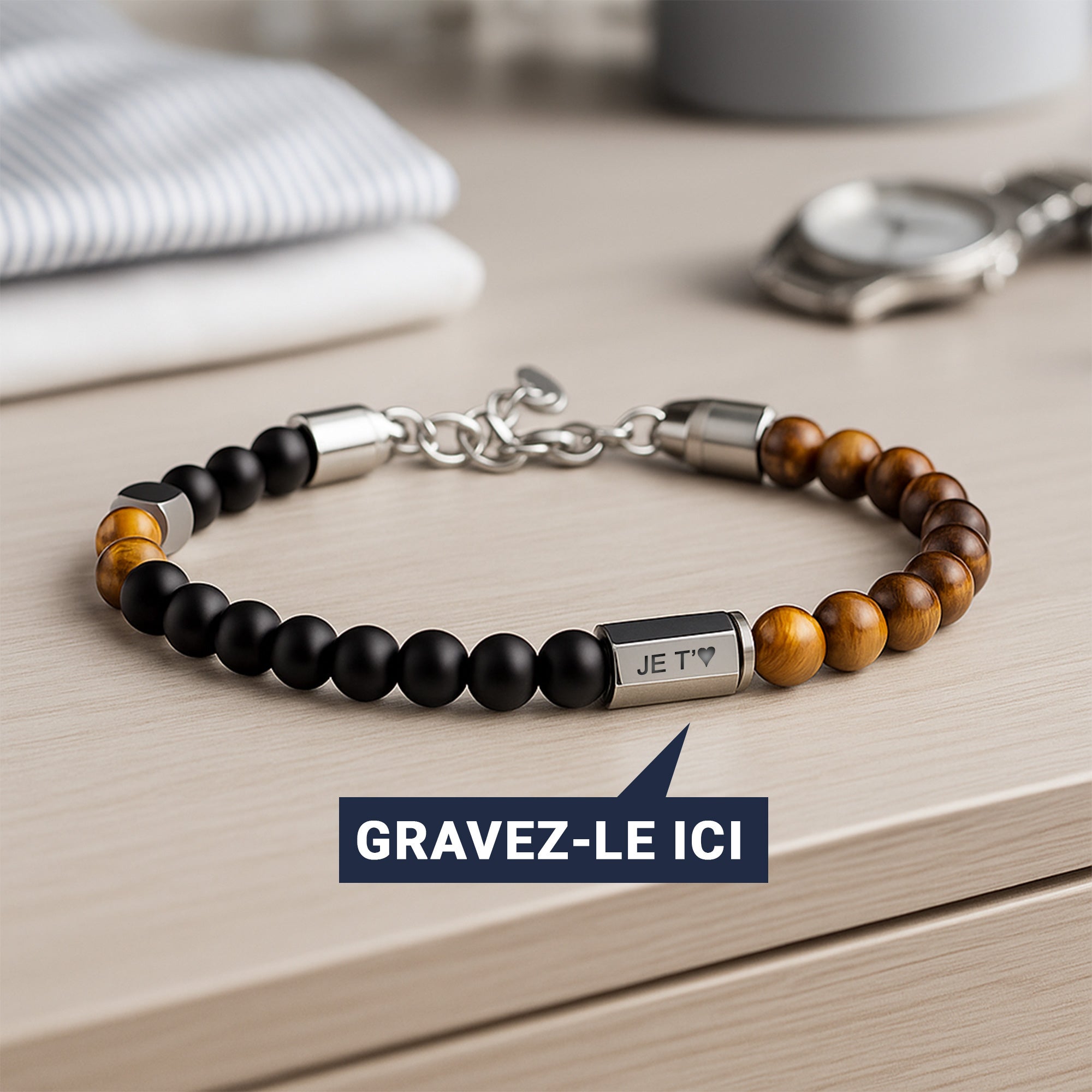 Bracelet mixte perles noires et œil-de-tigre 6 mm, acier inoxydable brossé, fermoir réglable avec plaque gravable.