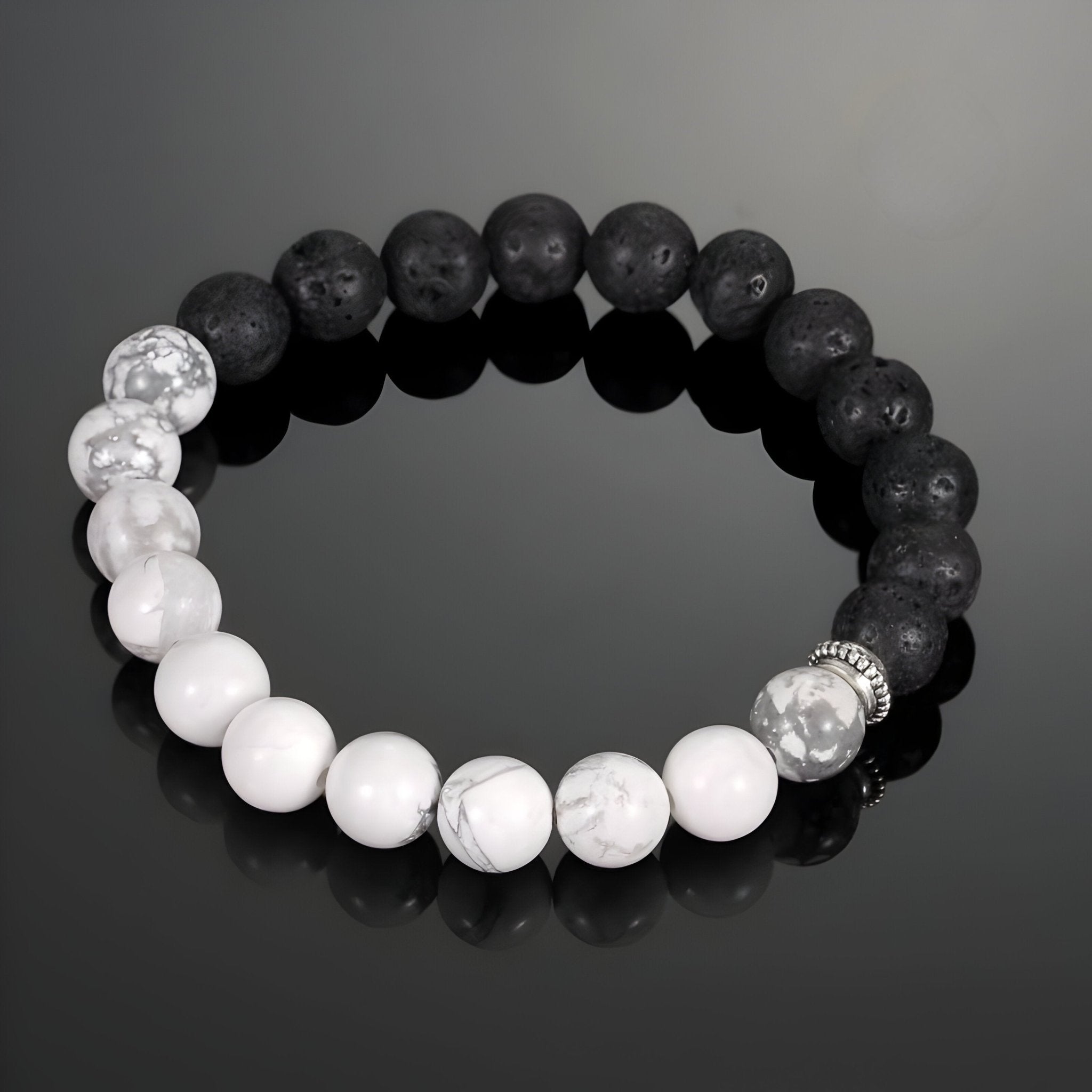 Bracelet mixte en pierres volcaniques noires et blanches, perles rondes lisses et mates, modèle Côme.
