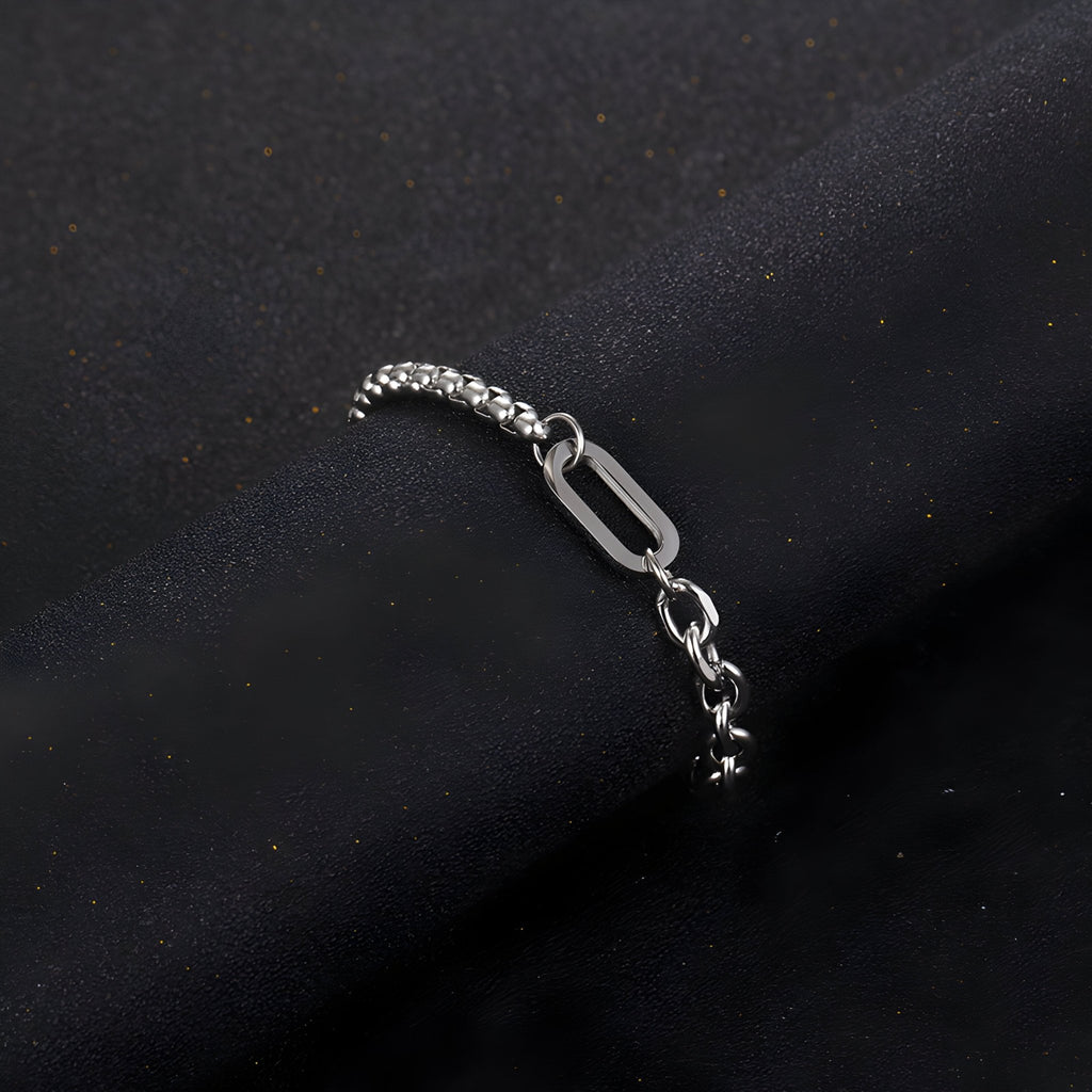 Bracelet homme en titane argenté à double maille robuste finition brillante.