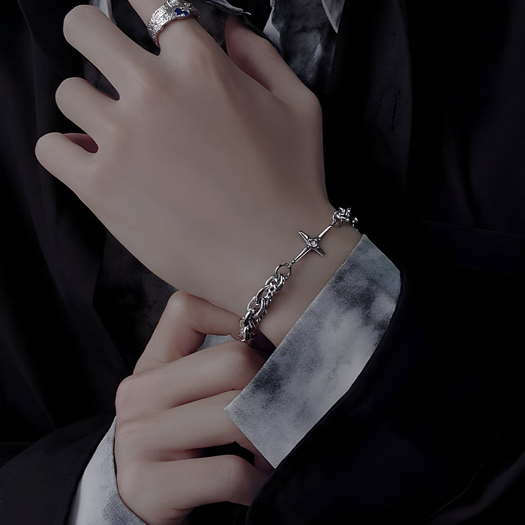 Bracelet en titane argenté à double maille avec croix scintillante pour homme, modèle Ewen.