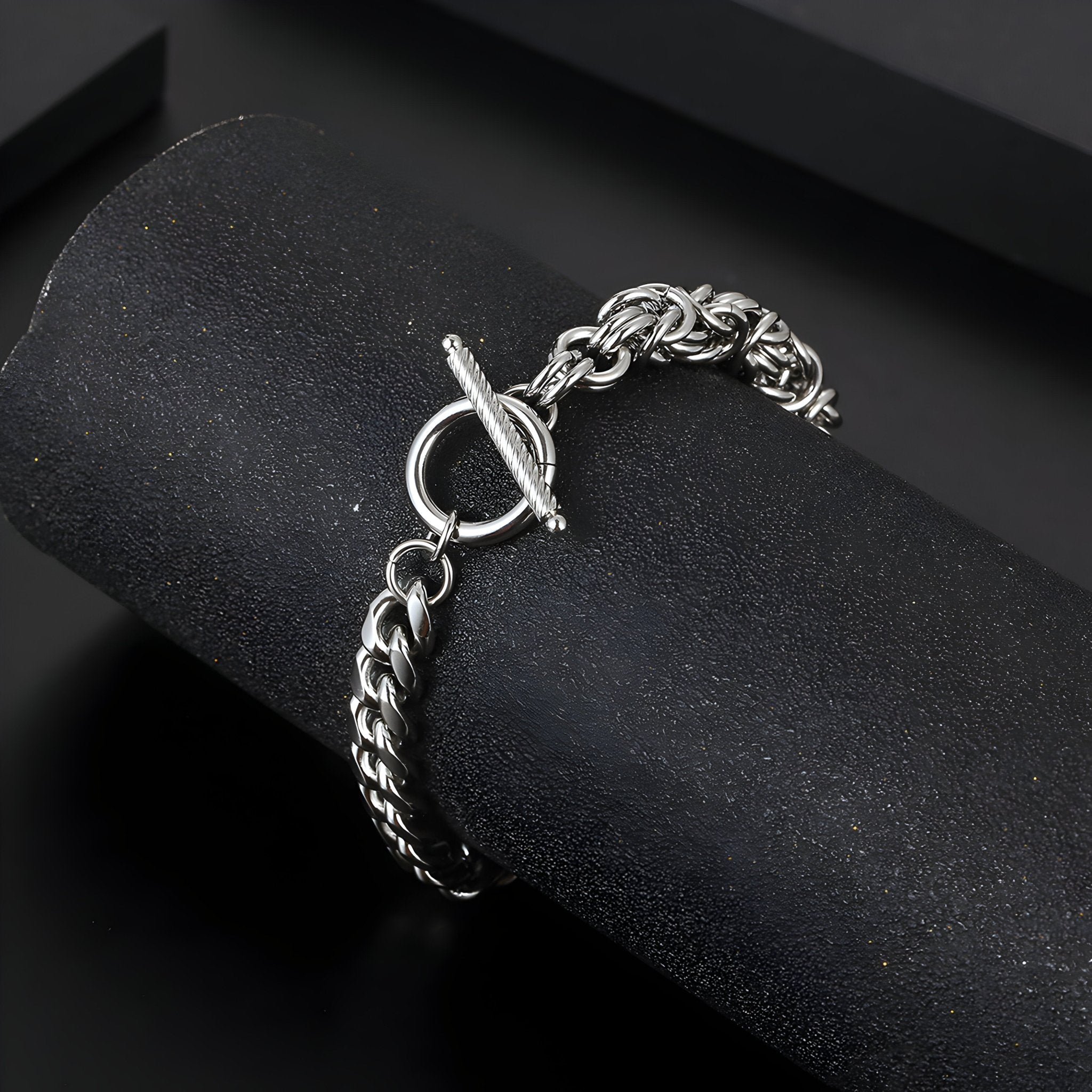 Bracelet homme en titane argenté avec mailles cubaine et entremêlées, fermoir T-bar.