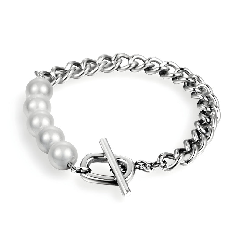 Bracelet en titane argenté à maille cubaine avec cinq perles blanches et fermoir toggle en T.