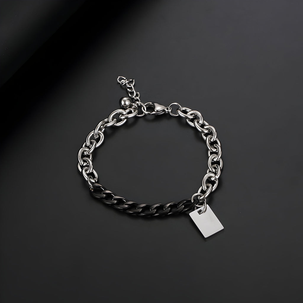 Bracelet homme en titane argenté, maille forçat et cubaine, avec plaquette rectangulaire lisse.