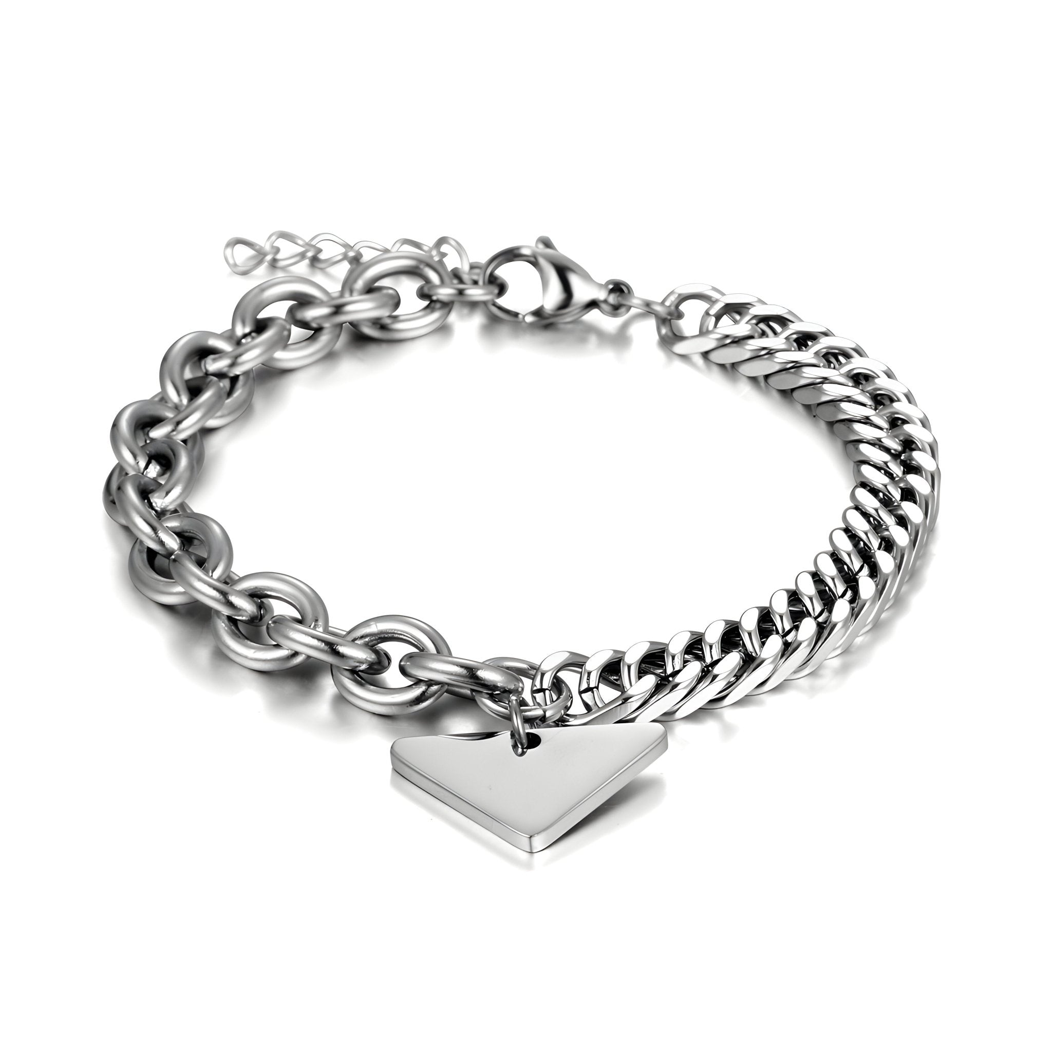 Bracelet homme en titane argenté, maille forçat et spiga, plaquette triangulaire polie.