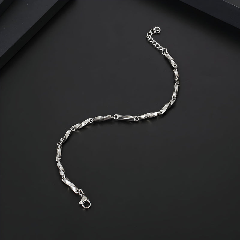 Bracelet homme en titane argenté, maille torsadée fine avec fermoir mousqueton, style moderne.