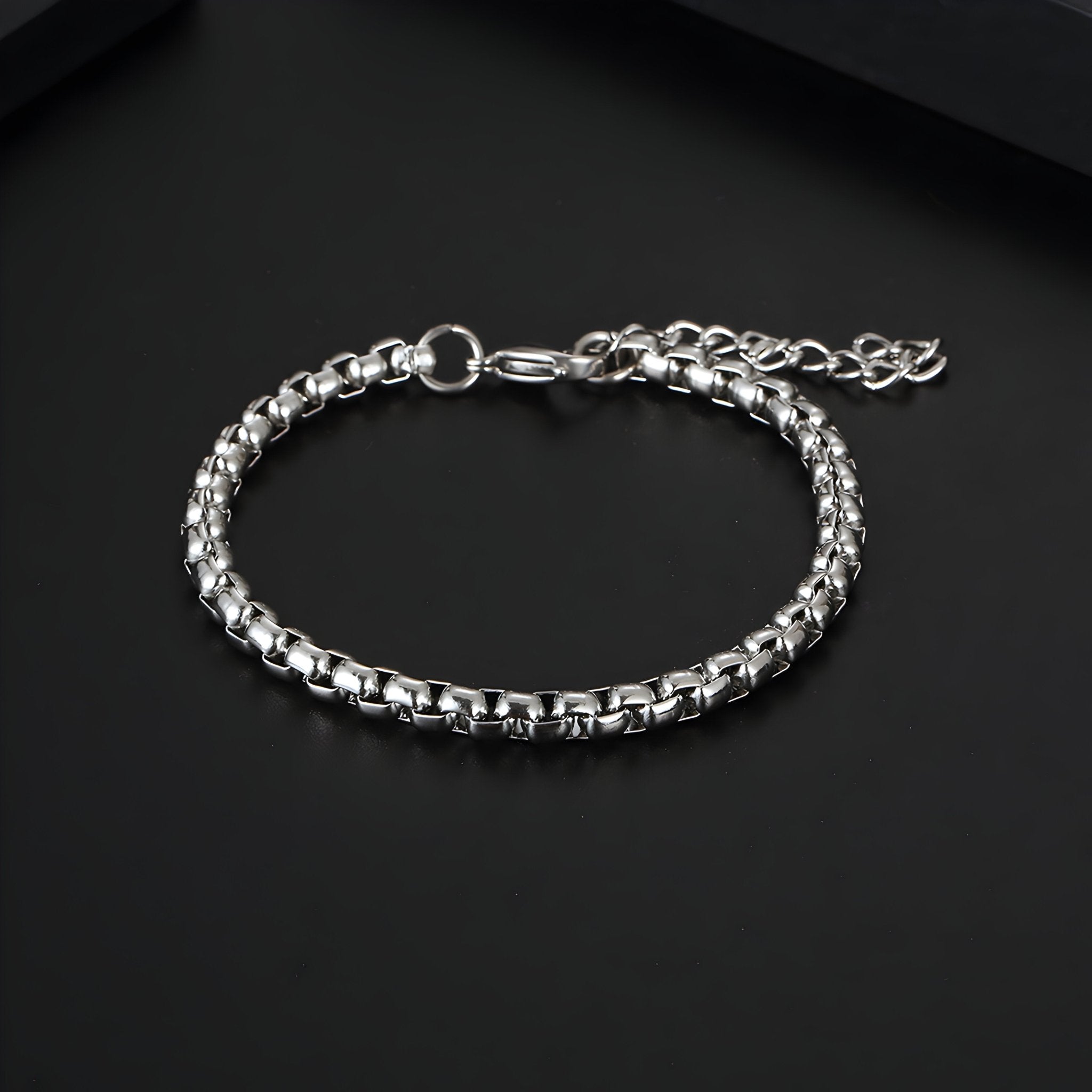Bracelet en titane argenté à maille vénitienne, fermeture ajustable, style élégant pour homme.