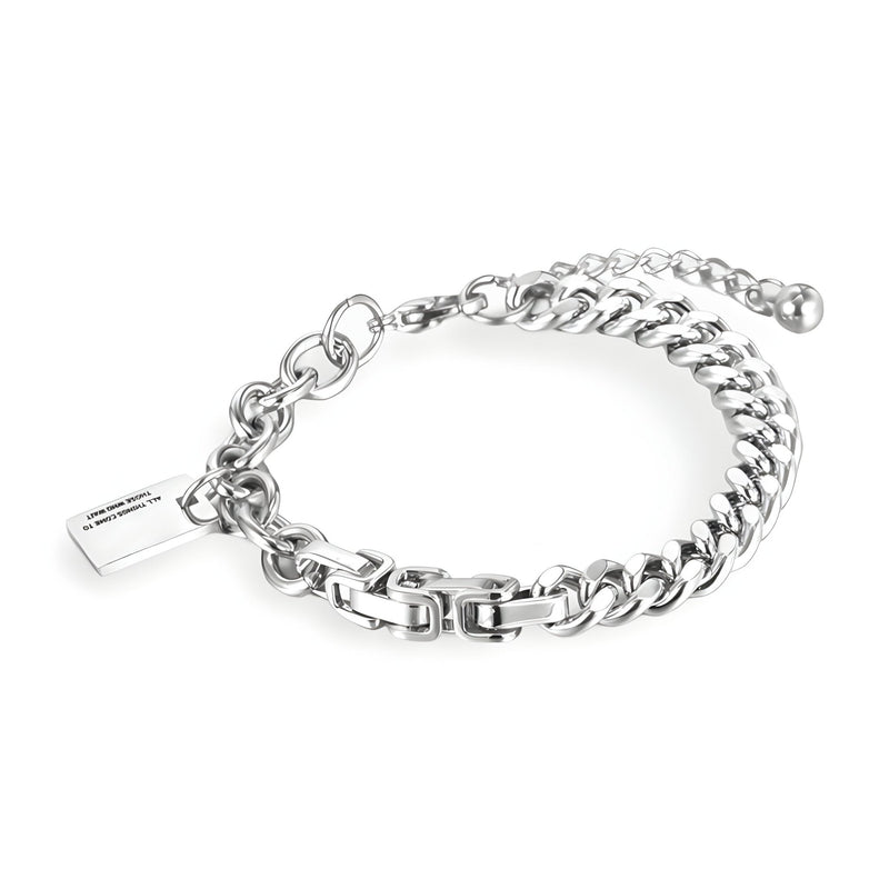 Bracelet homme en titane argenté avec chaîne épaisse et plaque gravée, fermoir à clip.