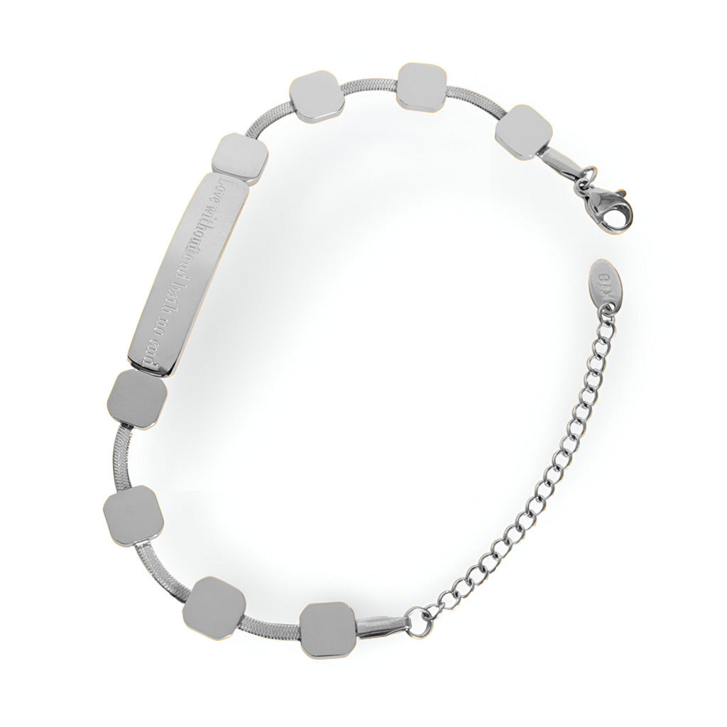 Bracelet en titane argenté avec chaîne réglable et maillons carrés lisses.