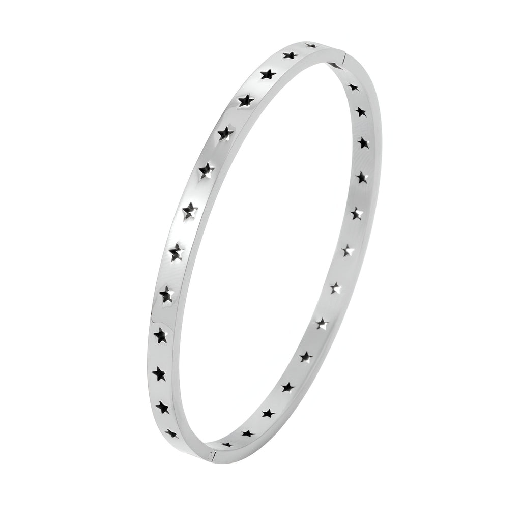 Bracelet fin en titane argenté avec motif d'étoiles creuses tout autour, modèle élégant Julie.