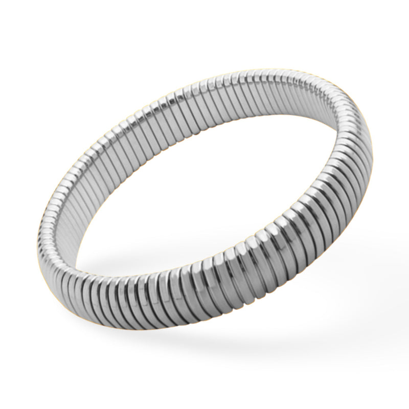 Bracelet jonc flexible en titane plaqué argent, design lisse et moderne.