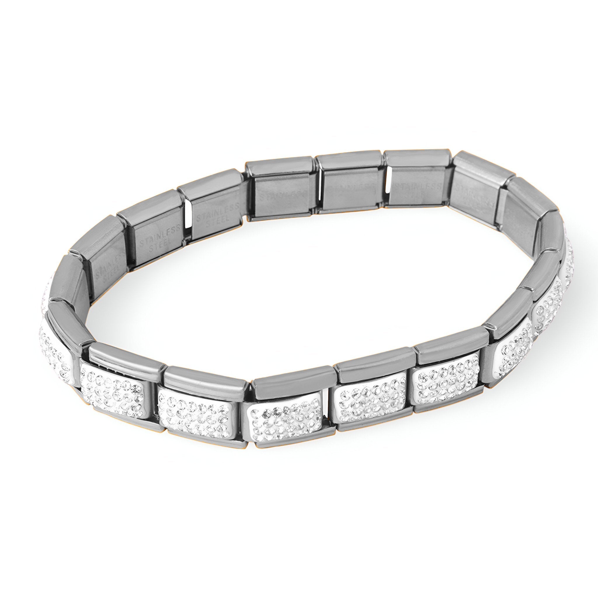 Bracelet rigide en titane argenté à maillons rectangulaires sertis de zircones blanches éclatantes.