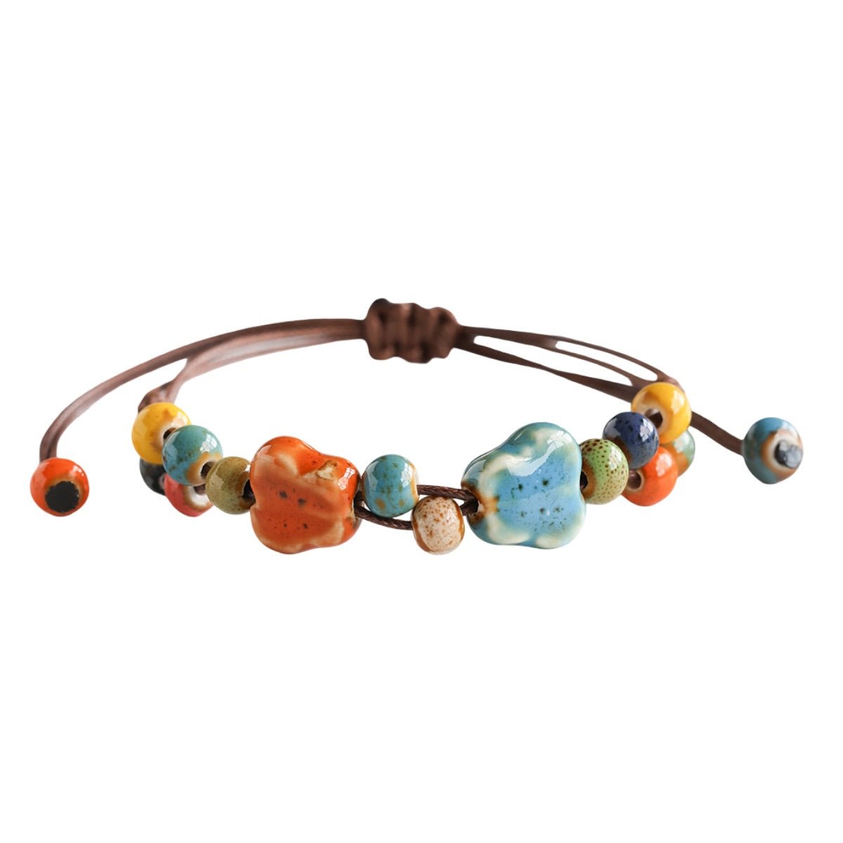 Bracelet estivale en perles de céramique, cordon ciré, formes abstraites, look moderne, modèle Saloua - La Boutique du Bracelet