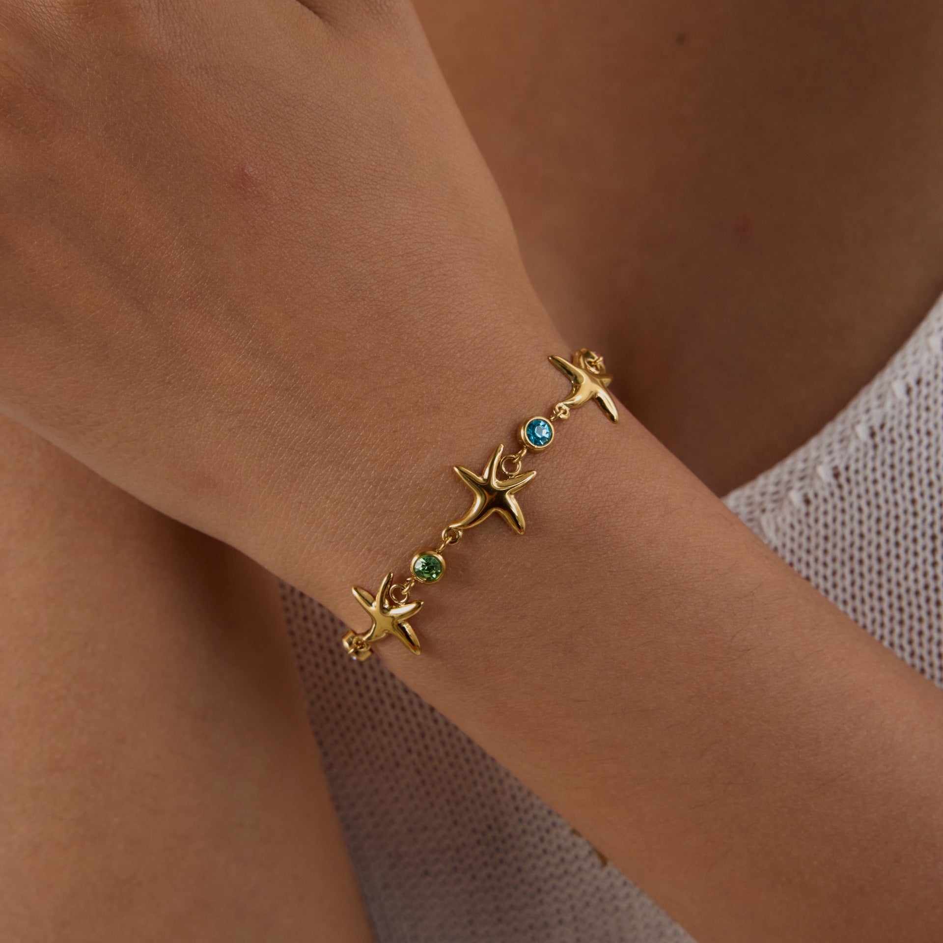 Bracelet étoile de mer et zircons, en acier inoxydable, été, pour femme, modèle Nérime - La Boutique du Bracelet