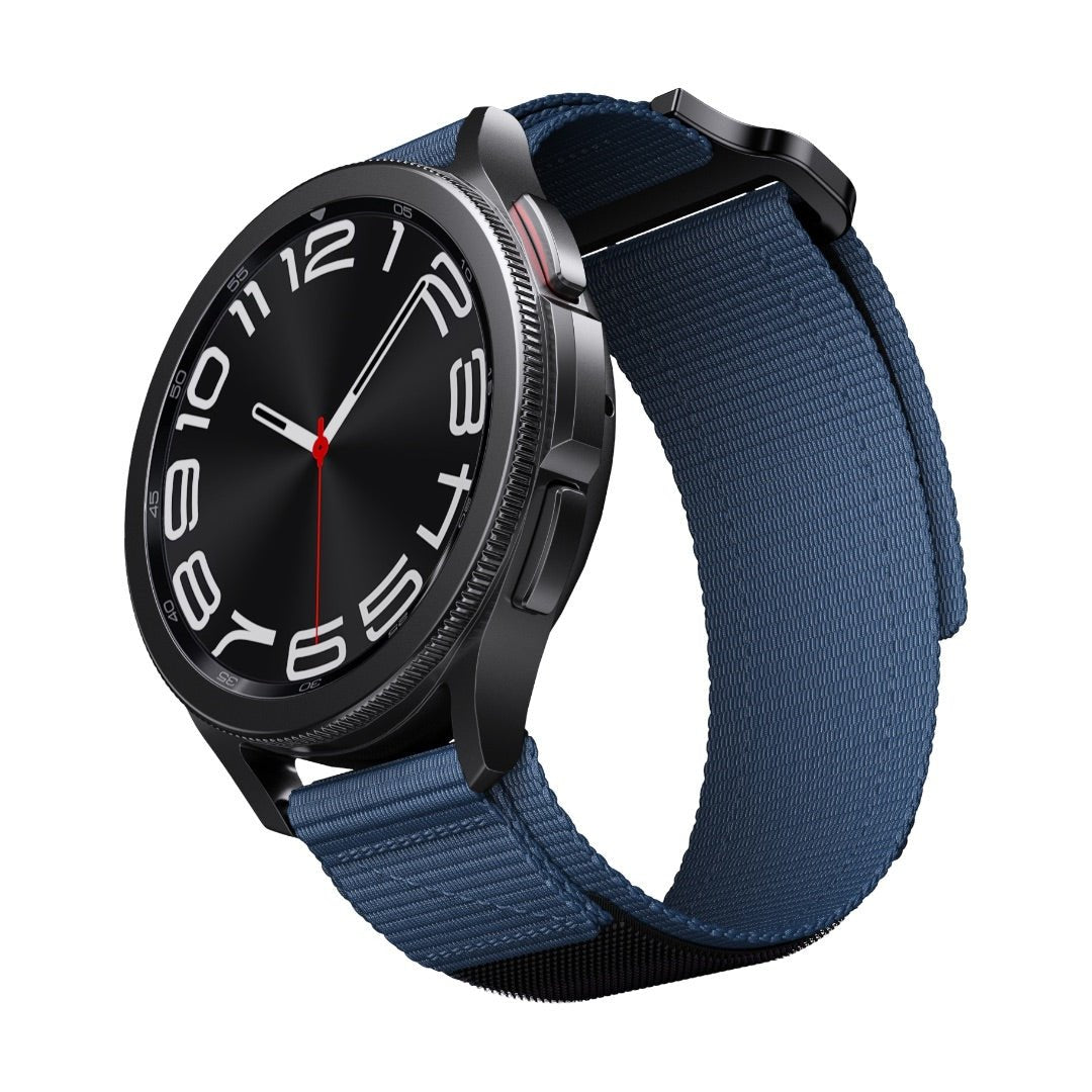 Bracelet bleu marine en nylon robuste avec boucle à dégagement rapide pour montre Garmin, style sport et outdoor.