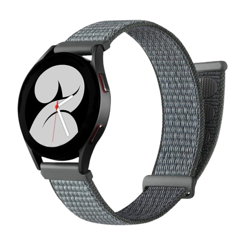 Bracelet montre nylon gris clair à boucle scratch, style sport léger et confortable, compatible Garmin.