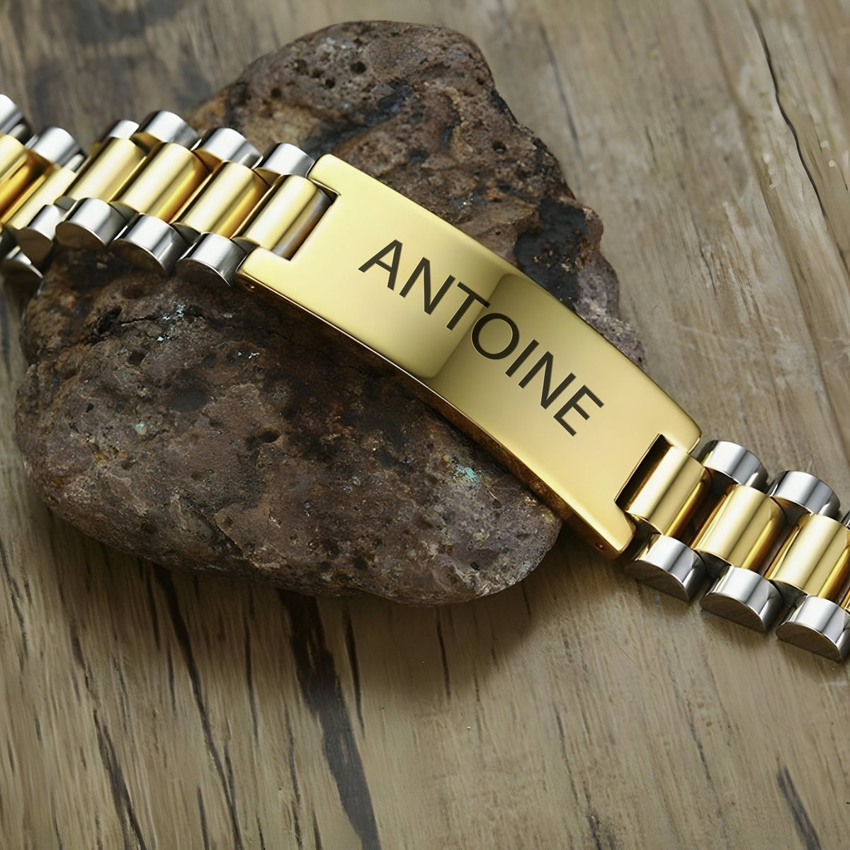 Bracelet gourmette épaisse bicolore or et argent avec plaque gravée Antoine en acier inoxydable.