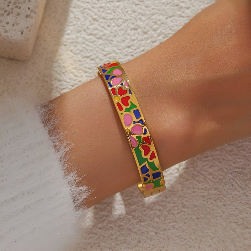 Brazalete rígido esmaltado con delicados motivos, para mujer, modelo Ketala