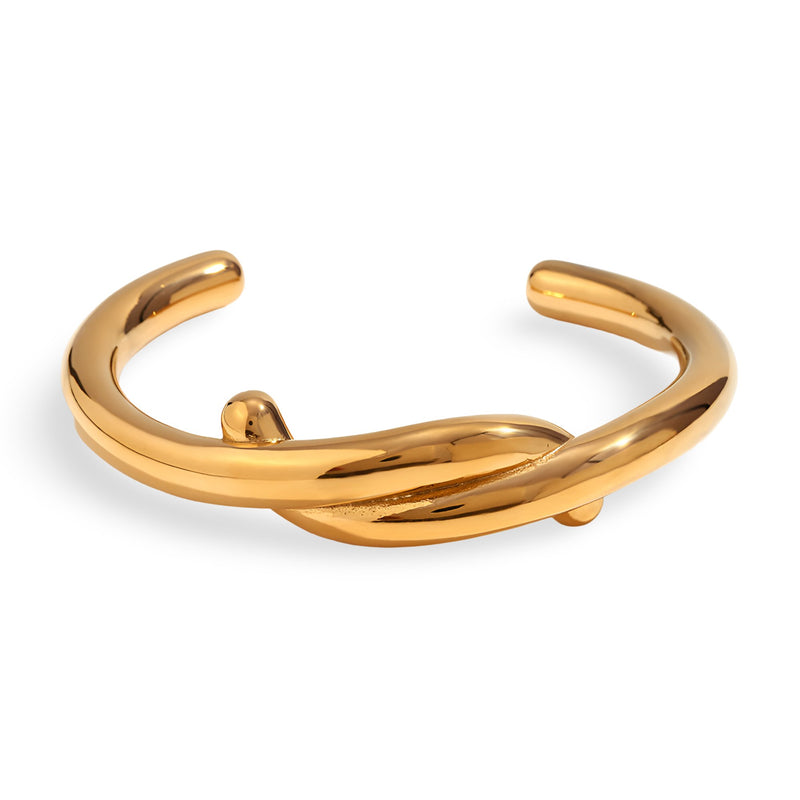 Bracelet jonc en acier inoxydable doré avec design entrelacé et finition lisse brillante.