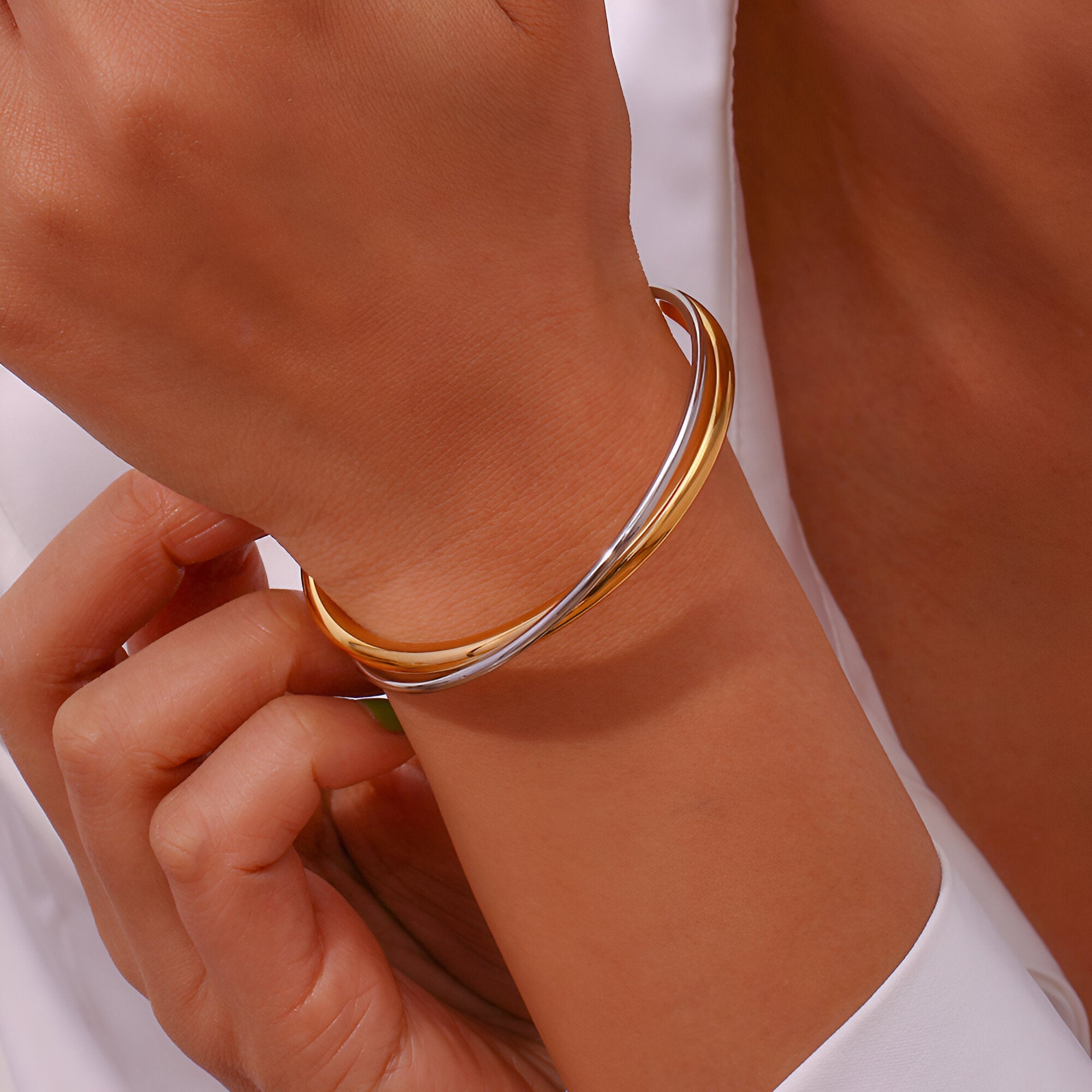 Bracelet jonc duo torsadé en acier inoxydable bicolore or et argent, modèle Lia.