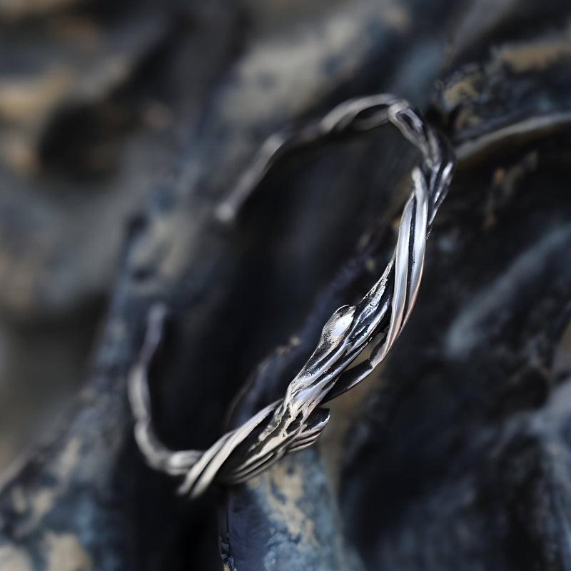 Bracelet jonc en cuivre plaqué argent avec texture bois torsadée pour homme modèle Yann.