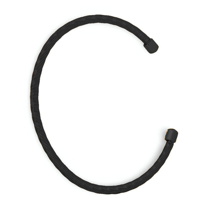 Bracelet jonc fin noir en titane plaqué or avec texture tressée, ouvert aux extrémités renforcées.