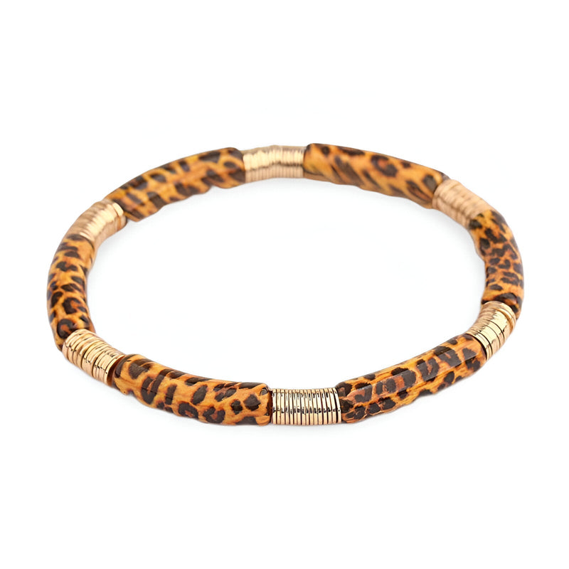 Bracelet jonc fin en acrylique imprimé léopard avec empiècements dorés élégants.