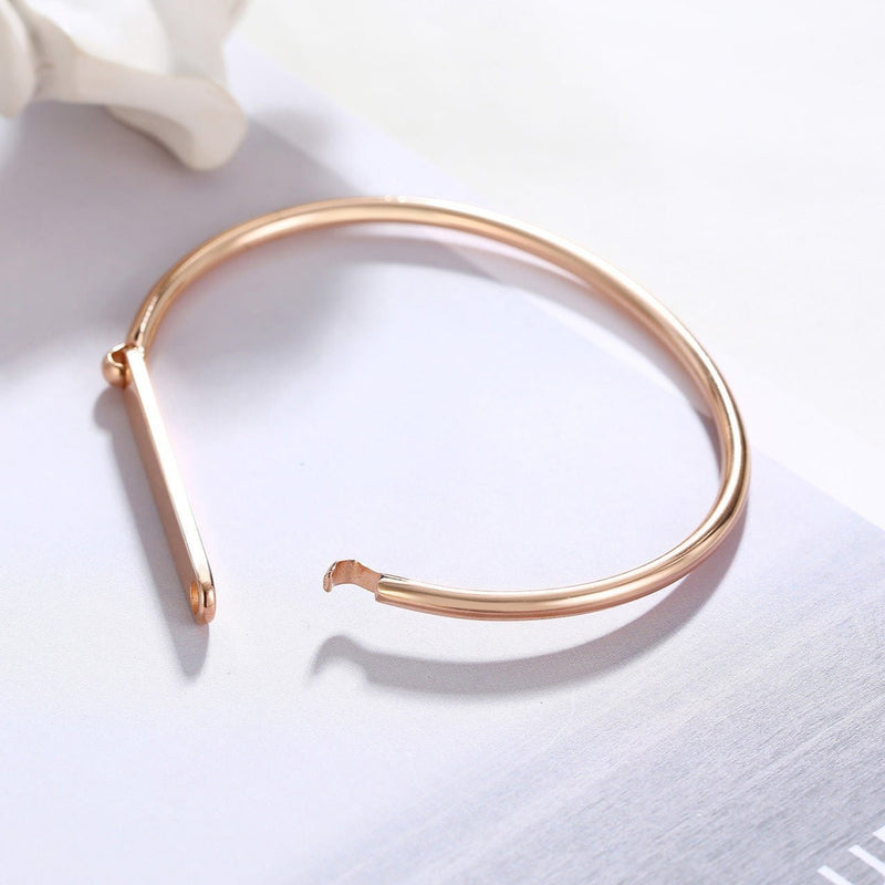 Bracelet jonc fin en acier inoxydable or rosé, modèle Garcia, design épuré et ouvert.