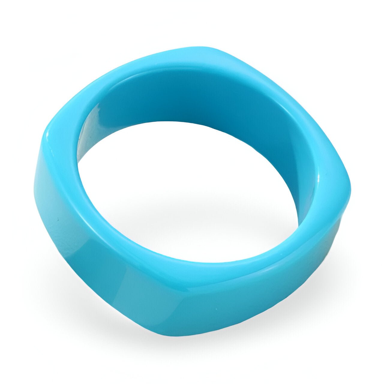 Bracelet jonc large en résine bleu ciel pour femme, forme carrée arrondie.