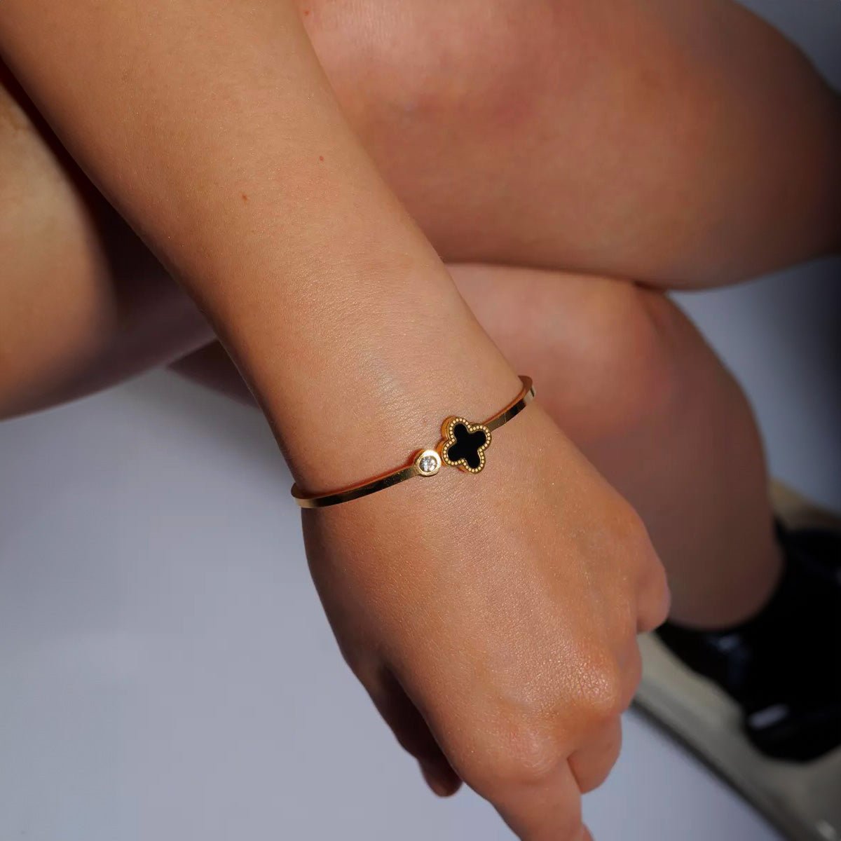 Bracelet jonc trèfle à 4 feuilles scintillant, en acier inoxydable, ajustable, pour femme, modèle Luckia - La Boutique du Bracelet