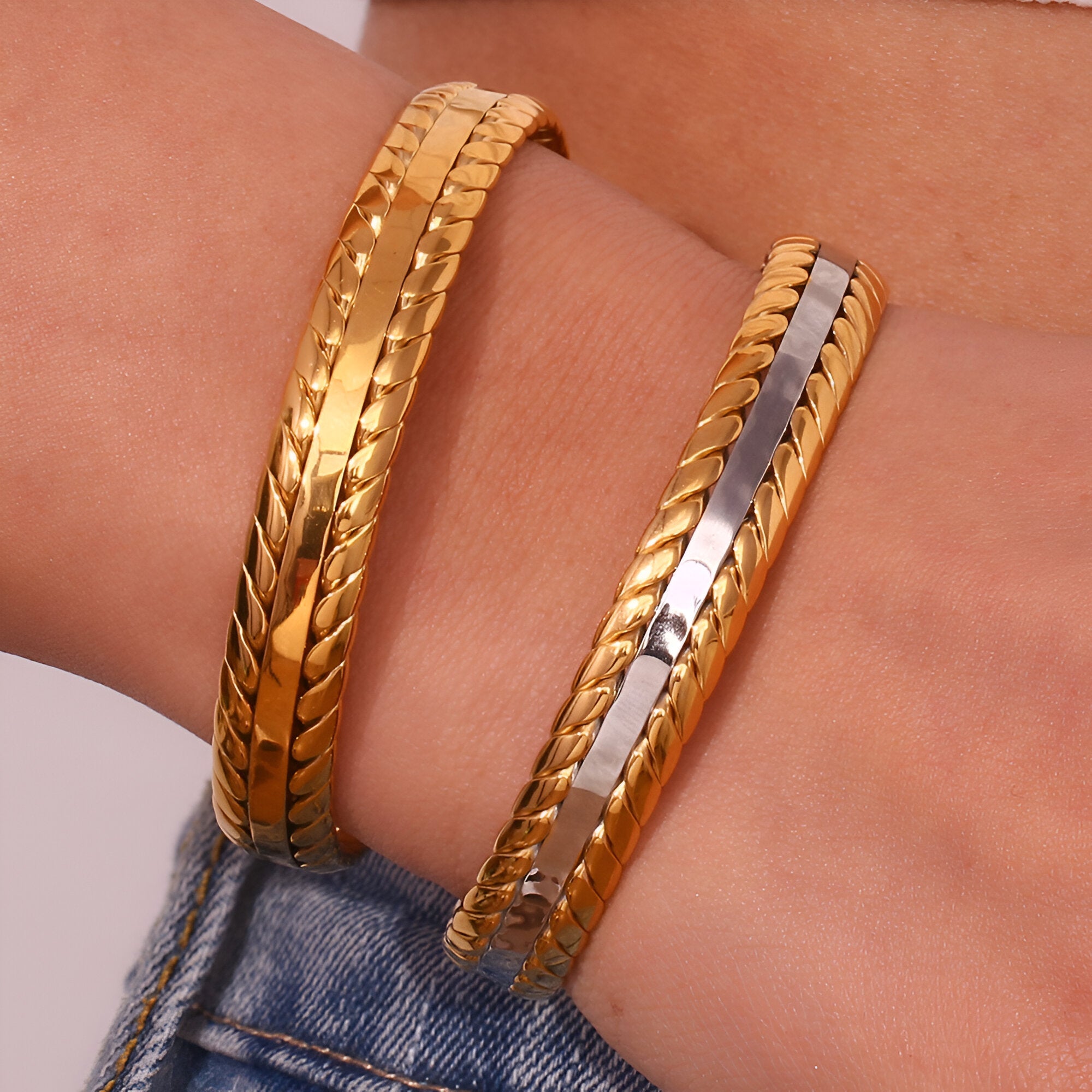 Bracelet jonc, tressage délicat, en acier inoxydable plaqué or, modèle Aglaé - La Boutique du Bracelet
