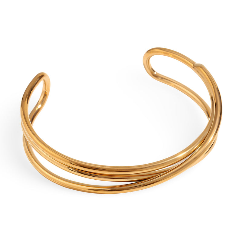 Bracelet jonc doré en acier inoxydable avec design torsadé triple et finitions lisses.