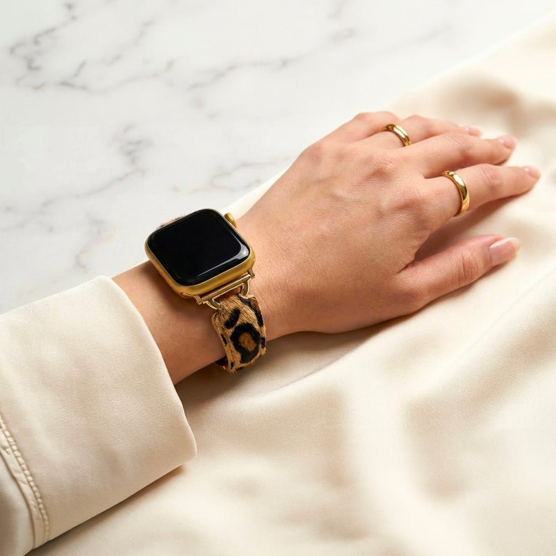 Bracelet léopard pour Apple Watch, style audacieux, finitions dorées brillantes et texture effet poils, modèle Keisha image