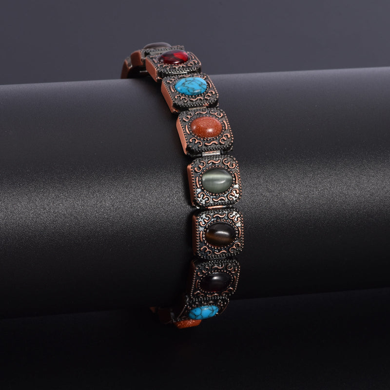 Bracelet en cuivre avec maillons ornés de pierres naturelles multicolores et détails gravés élégants.