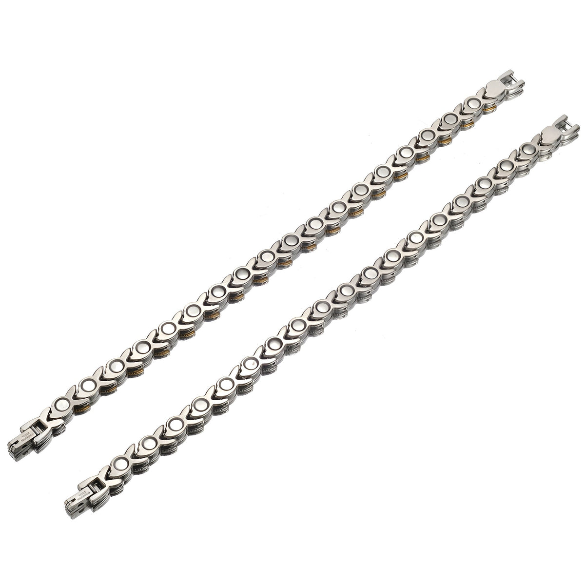 Bracelet magnétique femme en titane argenté avec maillons en forme de cœur élégant.
