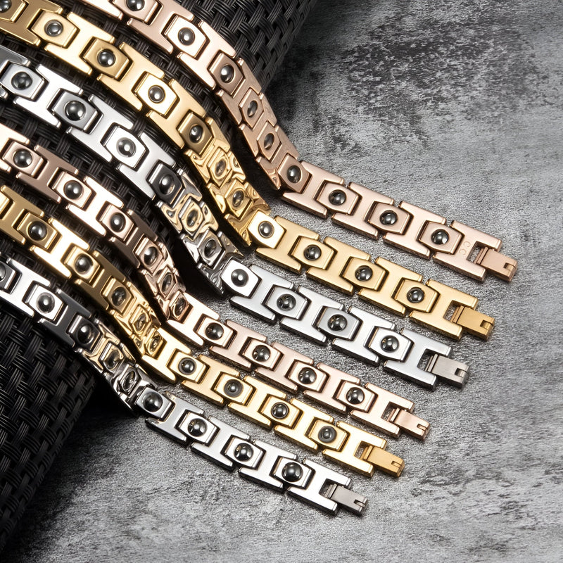 Bracelets magnétiques en titane pour homme, modèle Loki, finitions argent, noir et or, design carré avec inserts noirs.