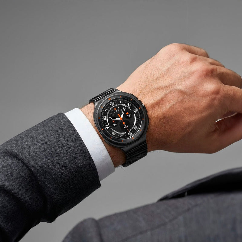 Bracelet milanais noir en acier inoxydable épais pour Galaxy Watch 8 avec fermoir magnétique élégant.