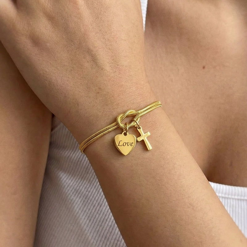 Bracciale a maglia serpente in acciaio inossidabile dorato, nodo centrale simbolico, ciondolo a forma di cuore personalizzabile con incisione e croce delicata, modello Kidé