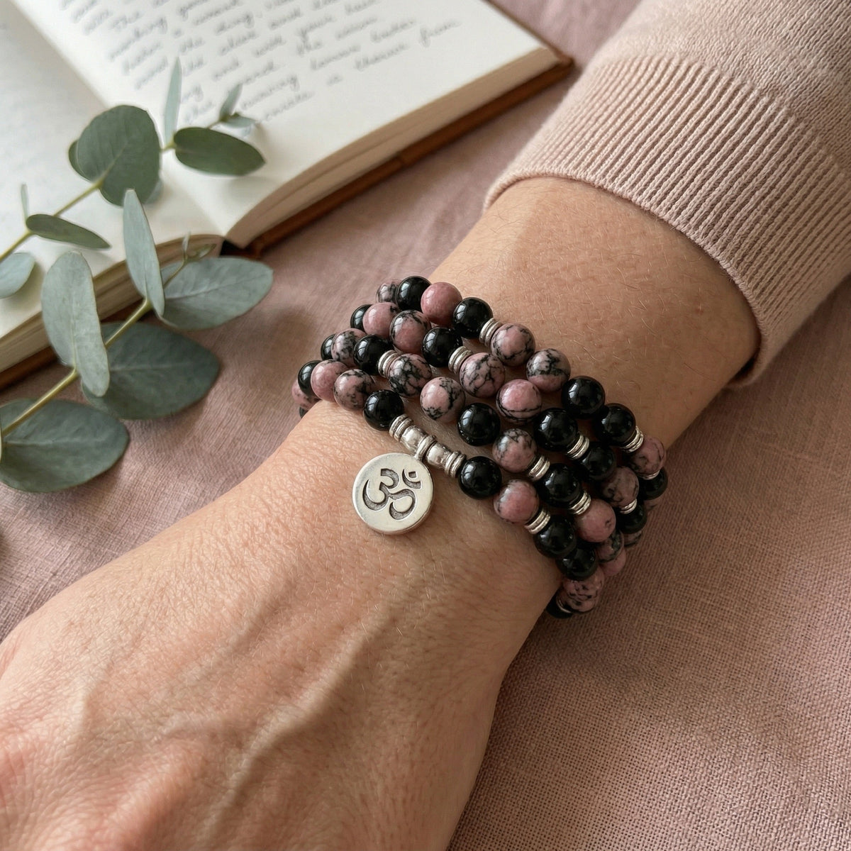 Tibetan mala bracelet in rhodonite and onyx beads, engraved pendant, Gyalsen model