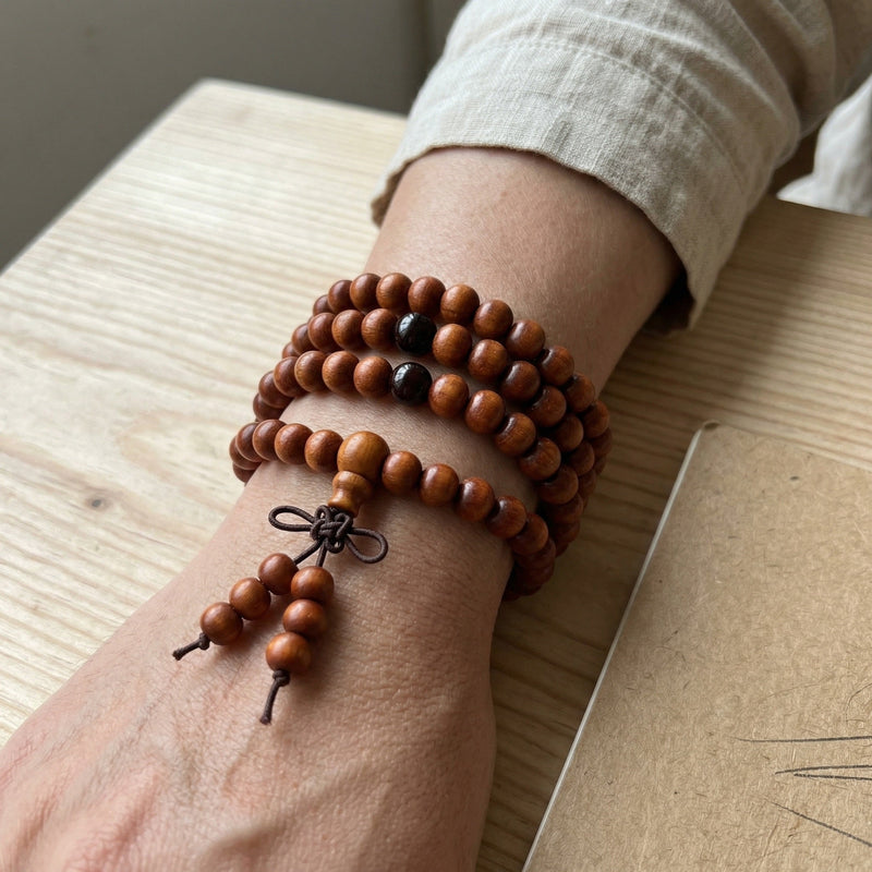 Bracelet Mâla Tibétain, Perles en Bois de Santal, Bijou Élastique, Accessoire Zen, Méditation Quotidienne, modèle Logsang