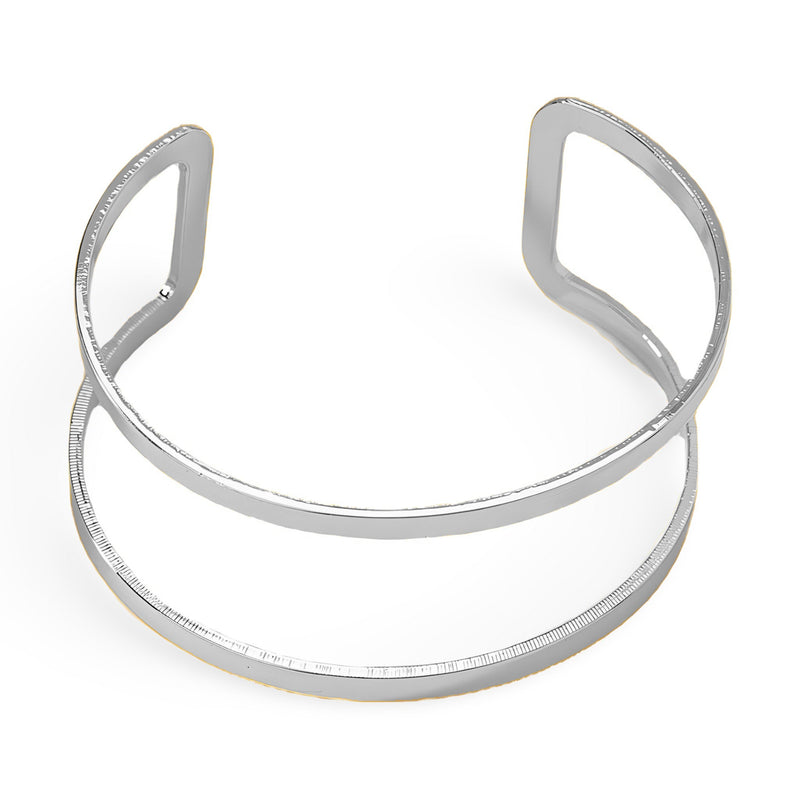 Bracelet manchette argenté à double rang fin et lisse, design épuré et moderne.