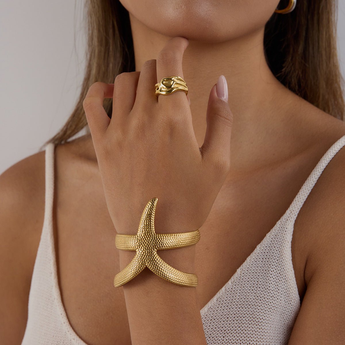 Bracelet manchette doré, étoile de mer, en acier inoxydable, modèle Soryla - La Boutique du Bracelet