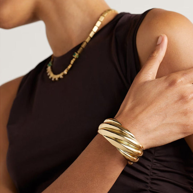 Brazalete dorado tipo manchette, ondas onduladas, de acero inoxidable, modelo Zorena
